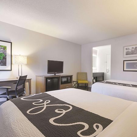 La Quinta By Wyndham Hartford Bradley Airport Hotell Windsor Locks Exteriör bild