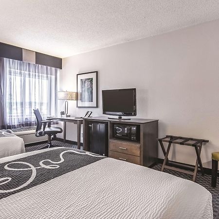 La Quinta By Wyndham Hartford Bradley Airport Hotell Windsor Locks Exteriör bild