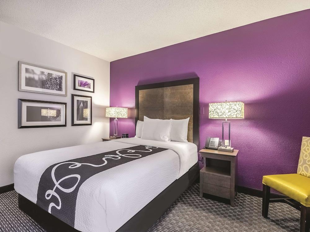 La Quinta By Wyndham Hartford Bradley Airport Hotell Windsor Locks Exteriör bild