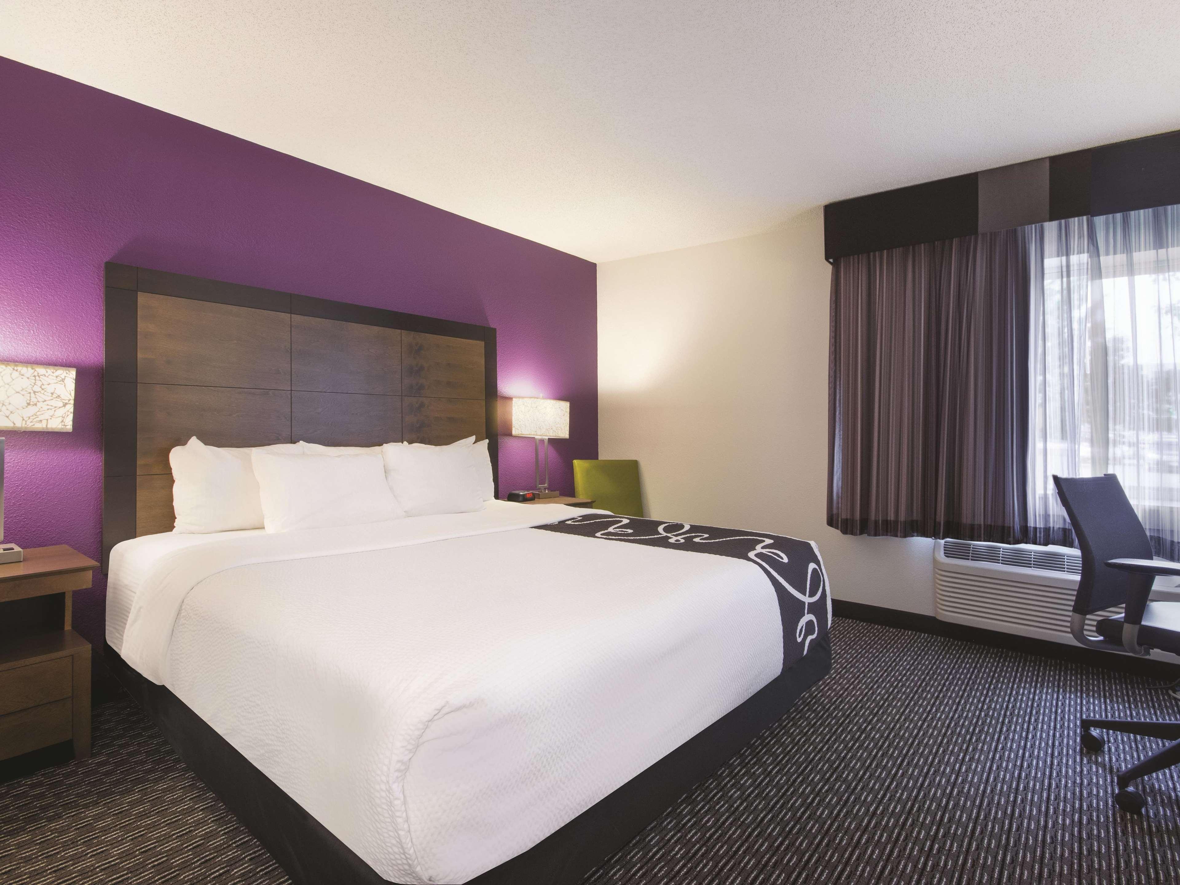 La Quinta By Wyndham Hartford Bradley Airport Hotell Windsor Locks Exteriör bild