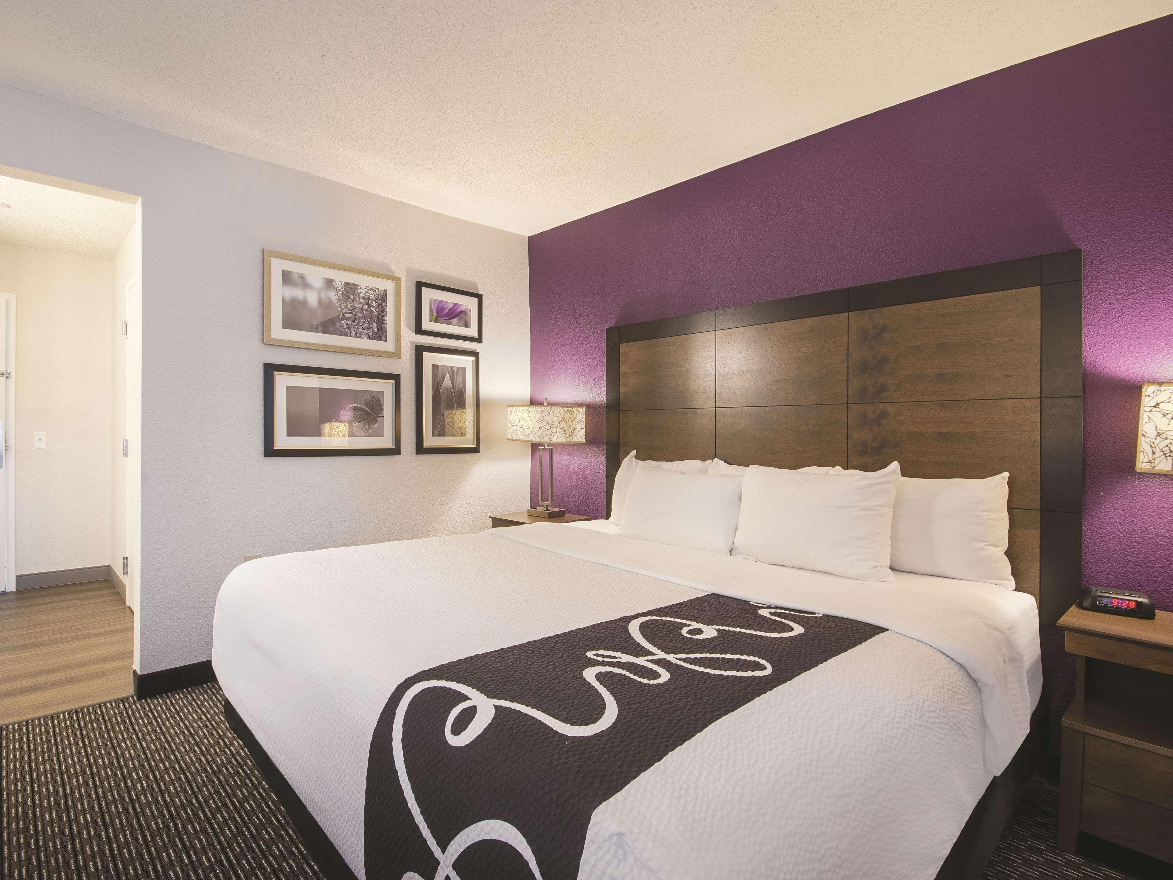 La Quinta By Wyndham Hartford Bradley Airport Hotell Windsor Locks Exteriör bild