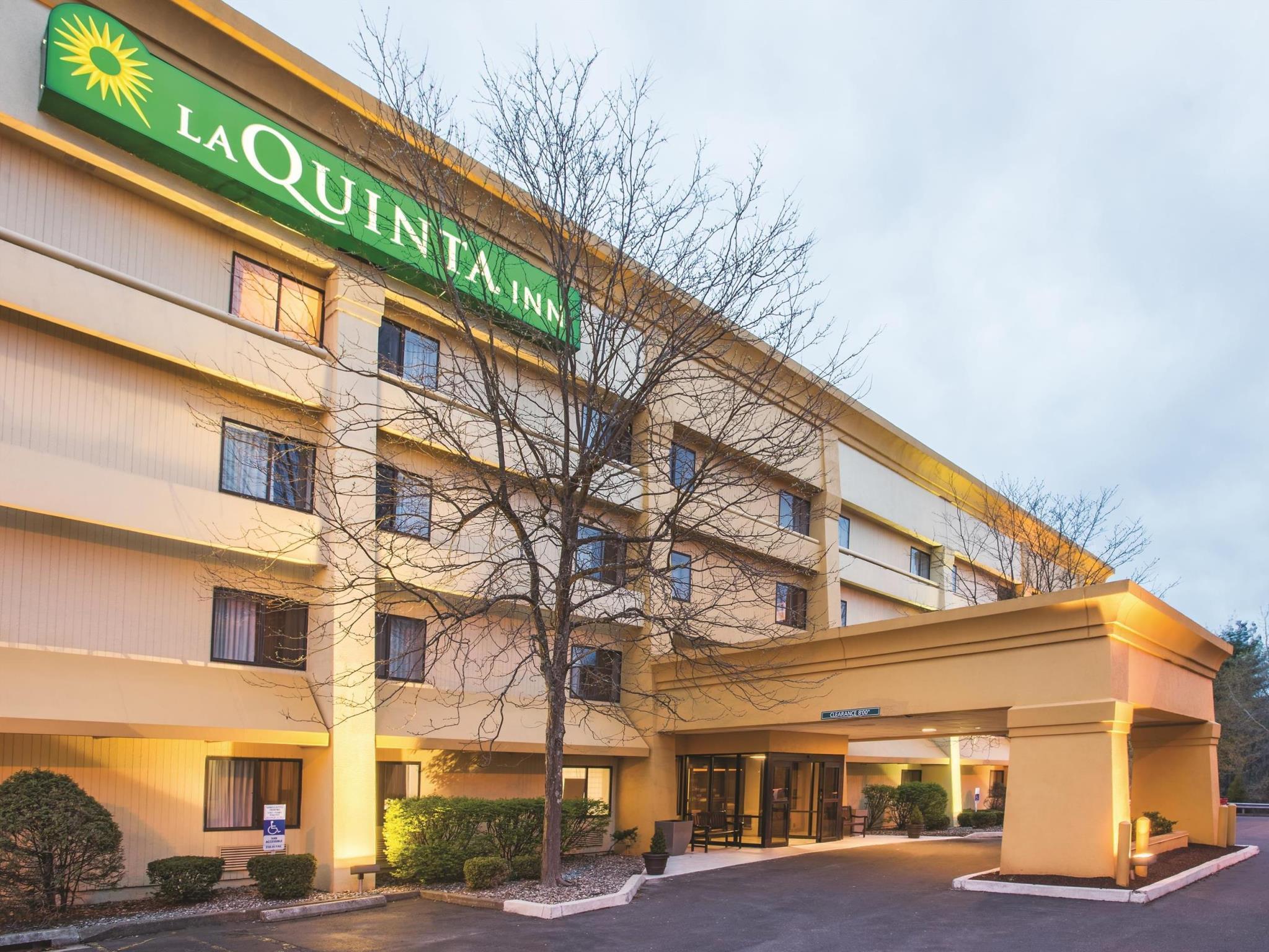La Quinta By Wyndham Hartford Bradley Airport Hotell Windsor Locks Exteriör bild