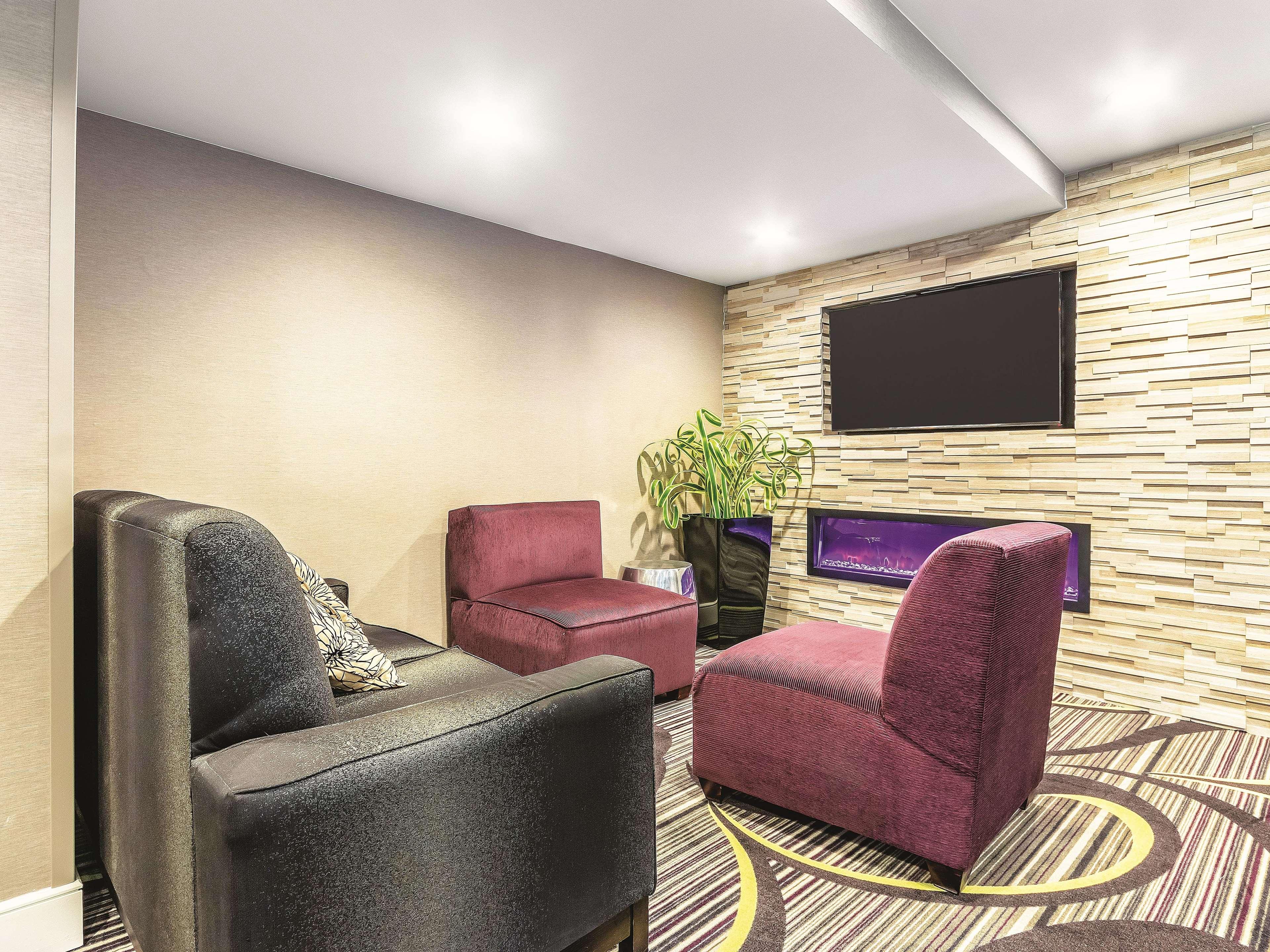 La Quinta By Wyndham Hartford Bradley Airport Hotell Windsor Locks Exteriör bild
