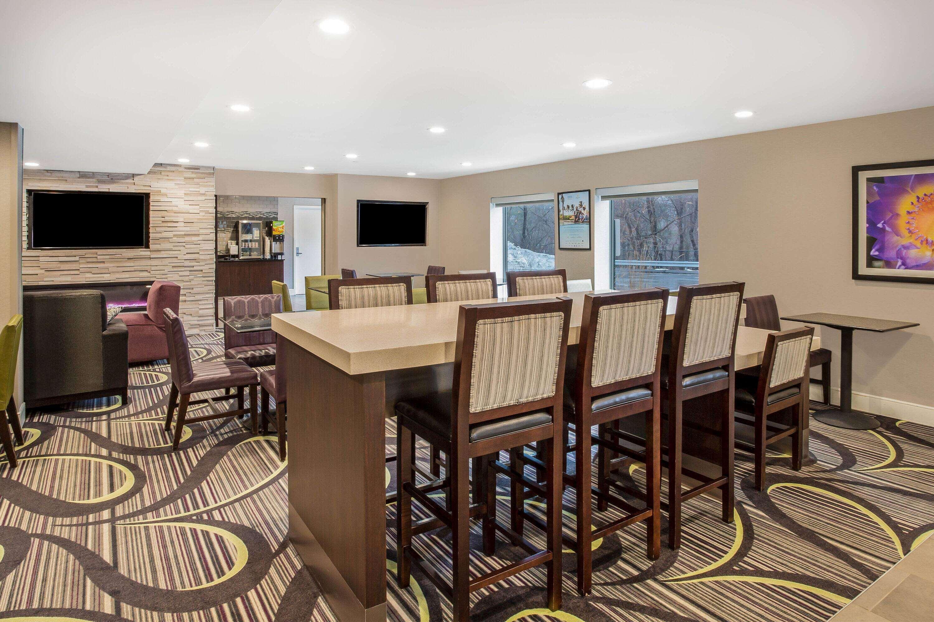 La Quinta By Wyndham Hartford Bradley Airport Hotell Windsor Locks Exteriör bild