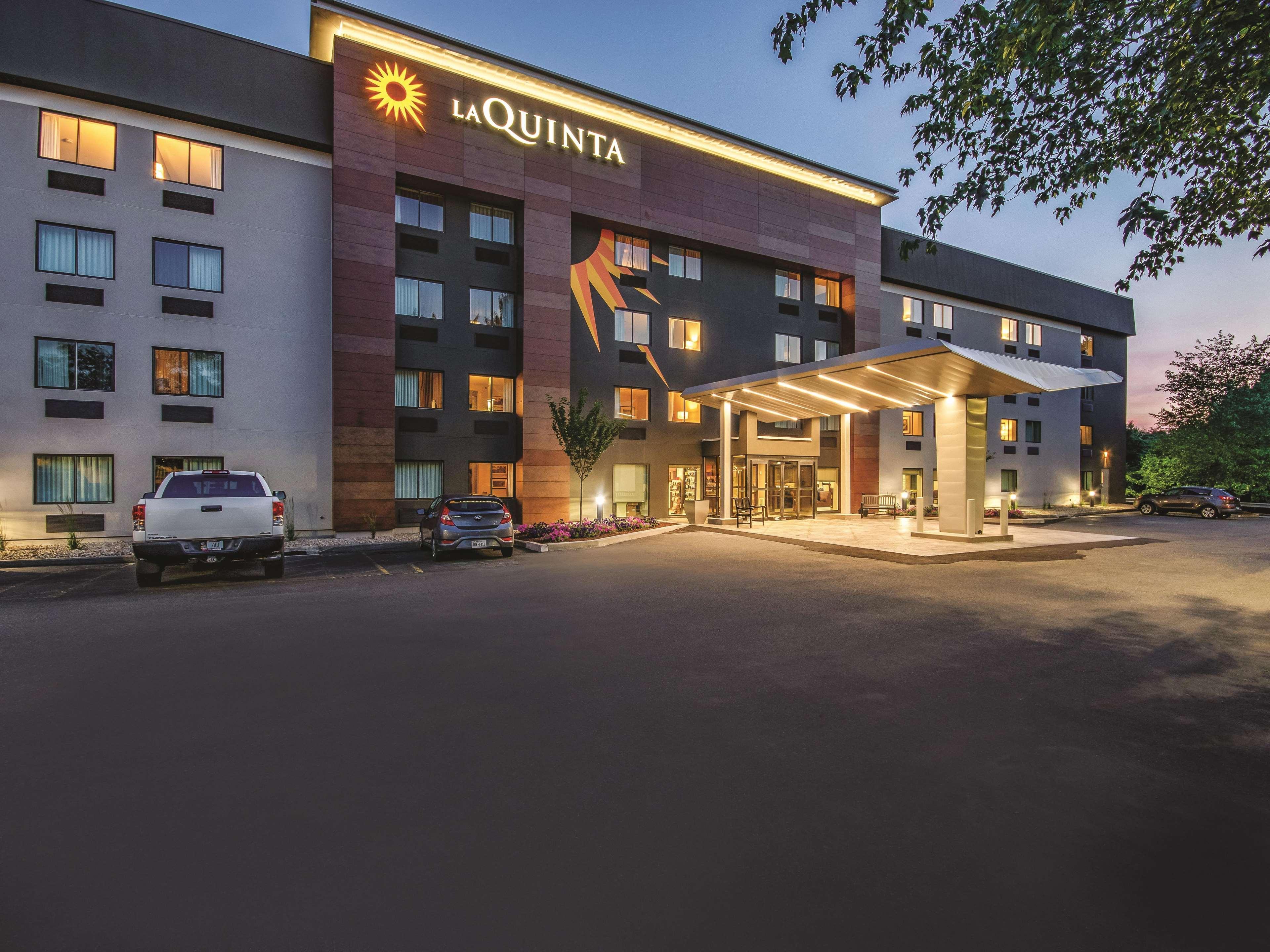 La Quinta By Wyndham Hartford Bradley Airport Hotell Windsor Locks Exteriör bild