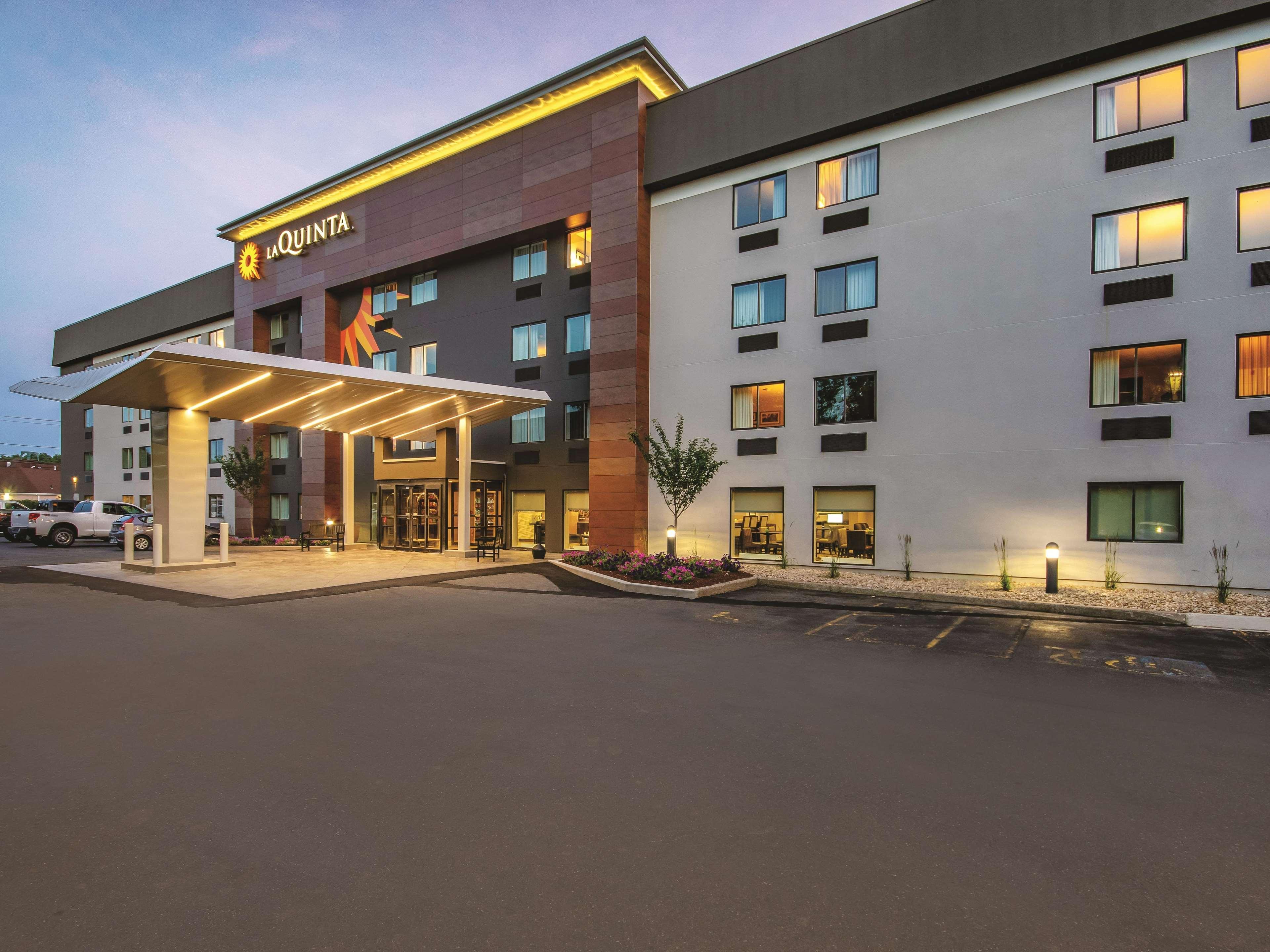 La Quinta By Wyndham Hartford Bradley Airport Hotell Windsor Locks Exteriör bild