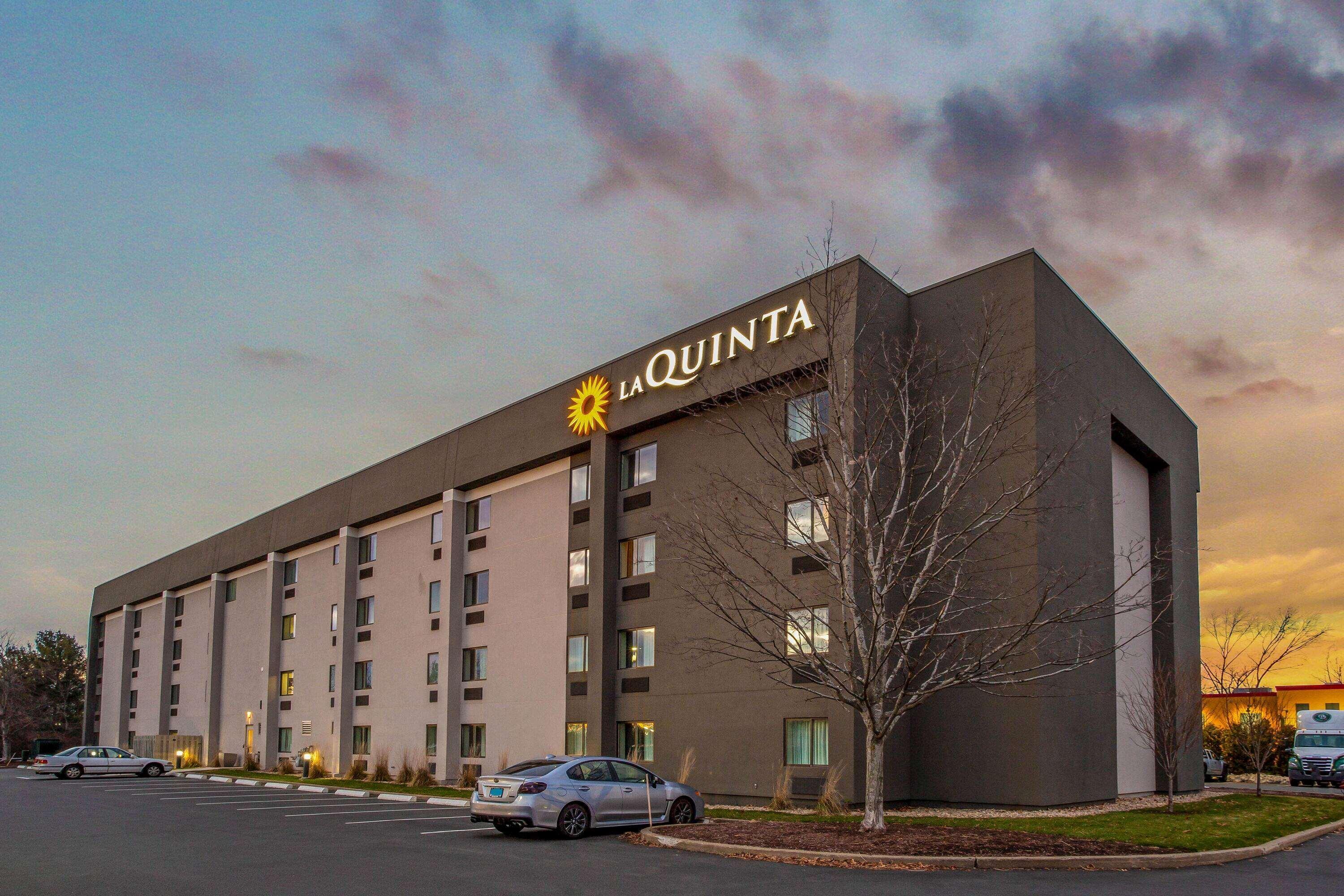 La Quinta By Wyndham Hartford Bradley Airport Hotell Windsor Locks Exteriör bild