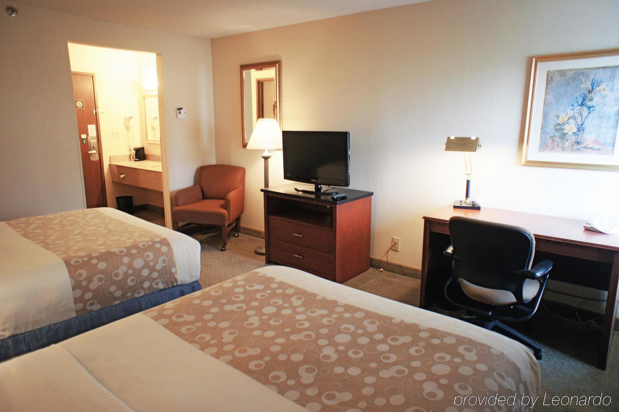 La Quinta By Wyndham Hartford Bradley Airport Hotell Windsor Locks Exteriör bild