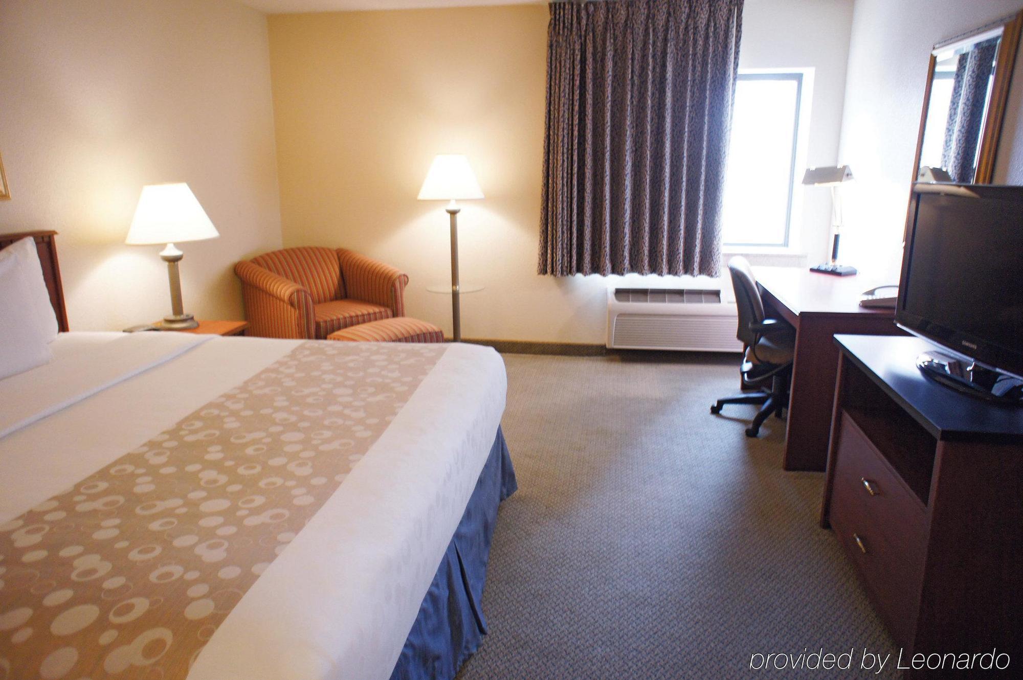 La Quinta By Wyndham Hartford Bradley Airport Hotell Windsor Locks Exteriör bild