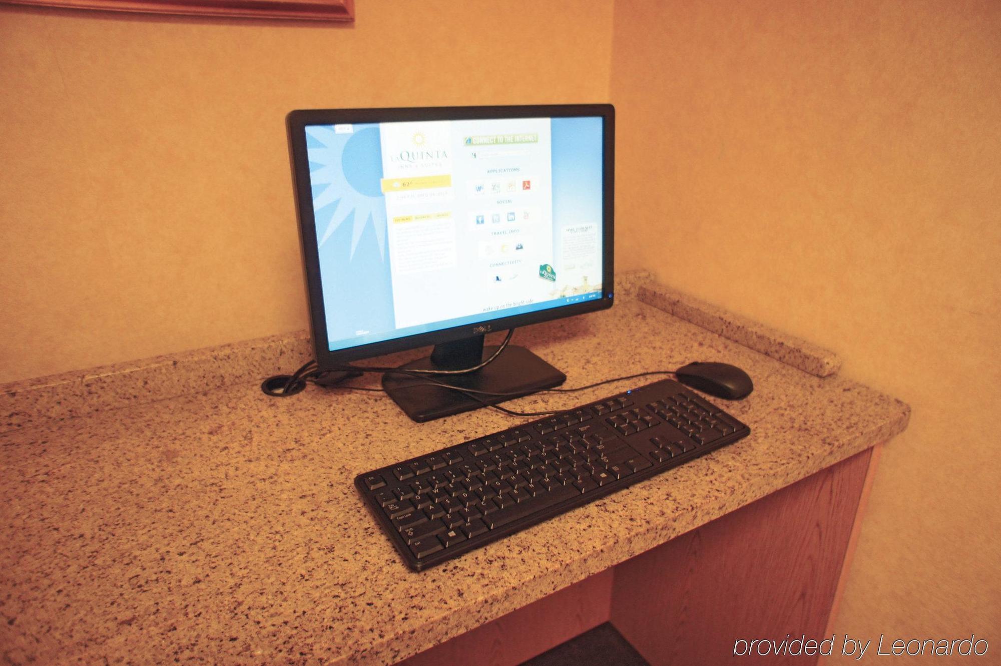 La Quinta By Wyndham Hartford Bradley Airport Hotell Windsor Locks Exteriör bild