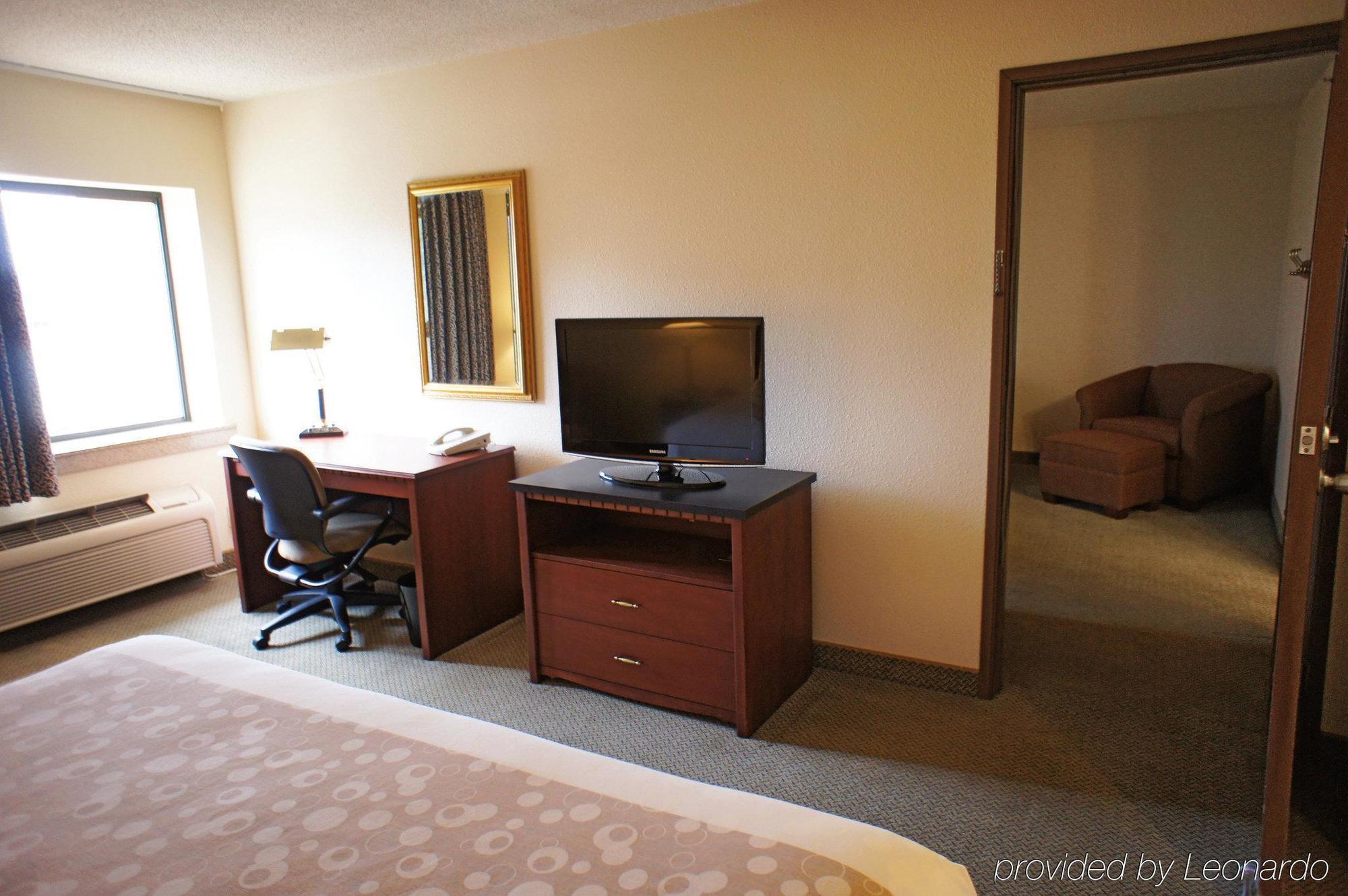 La Quinta By Wyndham Hartford Bradley Airport Hotell Windsor Locks Exteriör bild