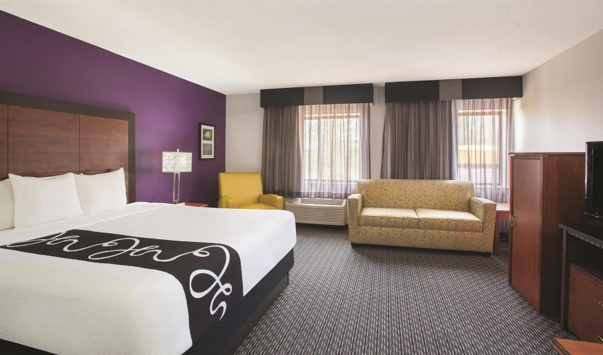 La Quinta By Wyndham Hartford Bradley Airport Hotell Windsor Locks Exteriör bild