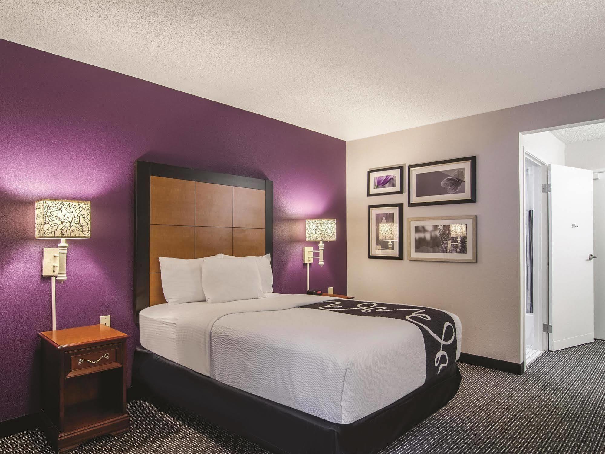 La Quinta By Wyndham Hartford Bradley Airport Hotell Windsor Locks Exteriör bild