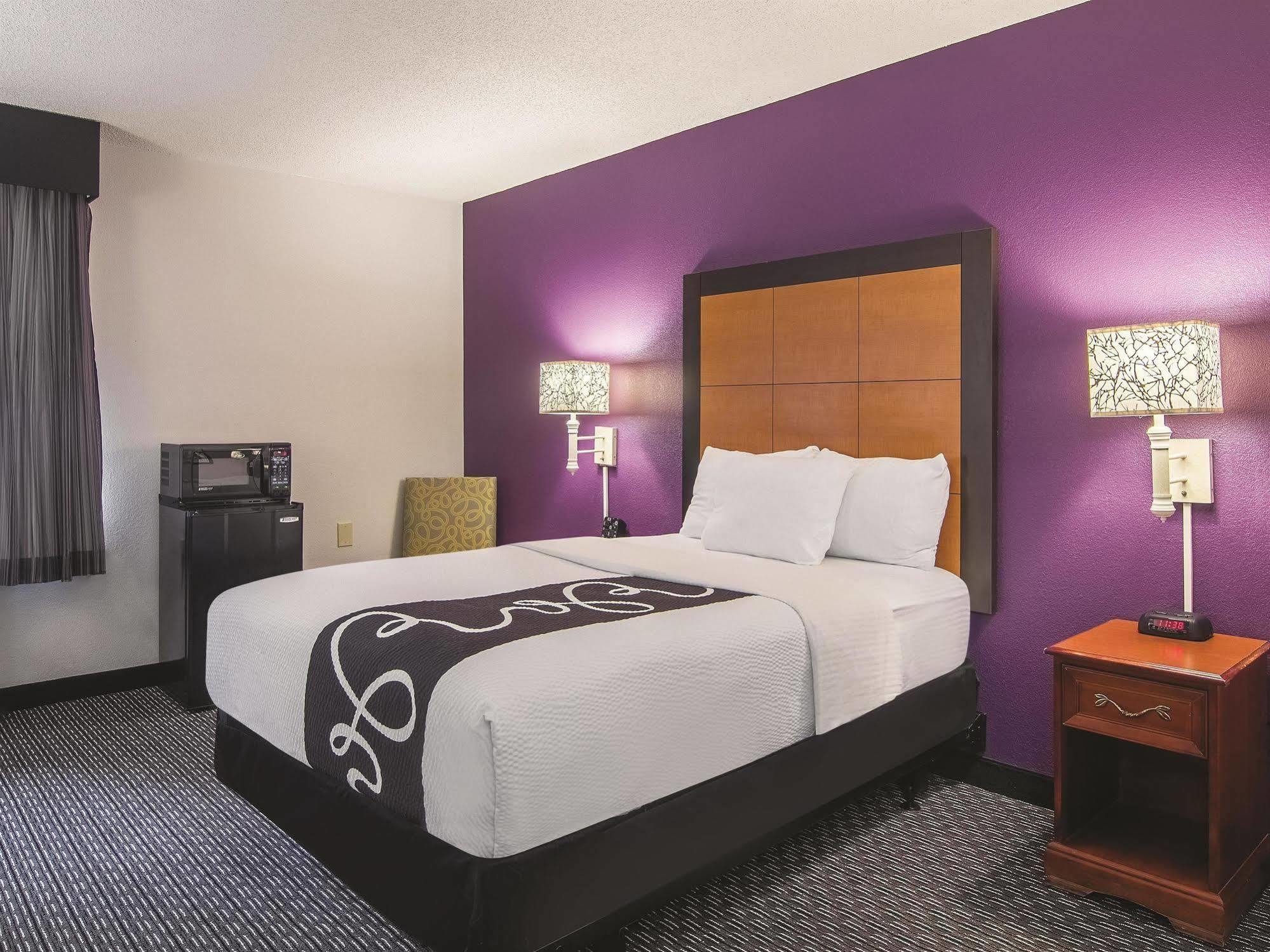 La Quinta By Wyndham Hartford Bradley Airport Hotell Windsor Locks Exteriör bild