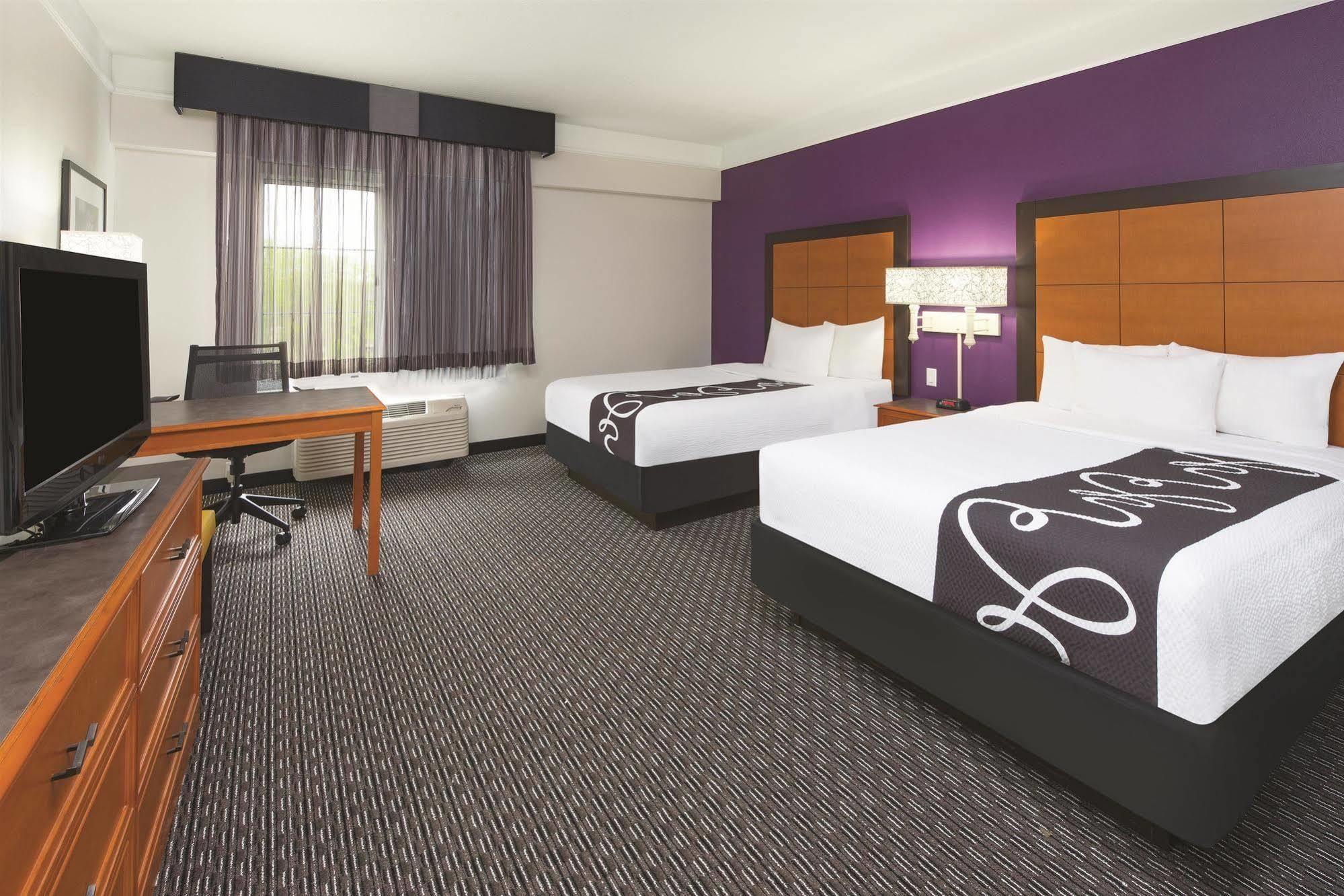 La Quinta By Wyndham Hartford Bradley Airport Hotell Windsor Locks Exteriör bild