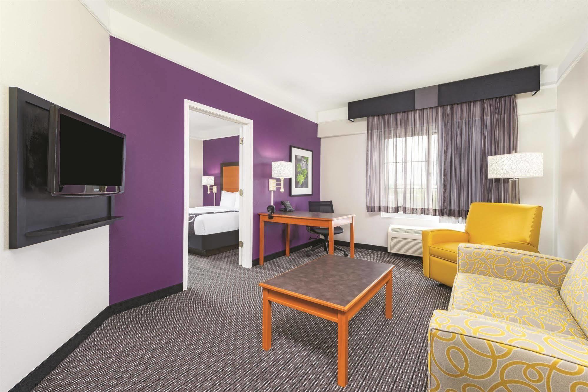 La Quinta By Wyndham Hartford Bradley Airport Hotell Windsor Locks Exteriör bild