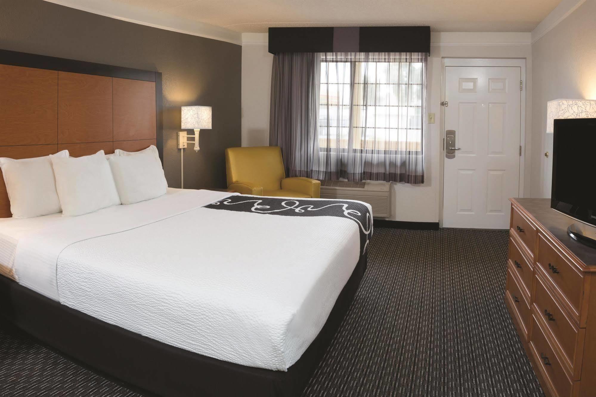 La Quinta By Wyndham Hartford Bradley Airport Hotell Windsor Locks Exteriör bild